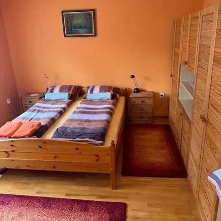 Ili Vendeghaz Case de vacanță